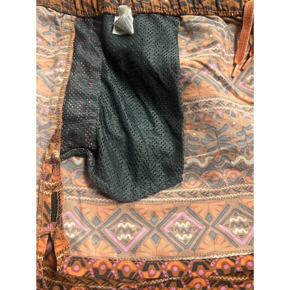 Patagonia Women's Barely Baggies, Mangrove Tiki: Henna Brown - 2.5” Inseam XL - Picture 12 of 14